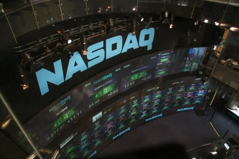 S&P 500 and Nasdaq have their strongest quarter since 2020.