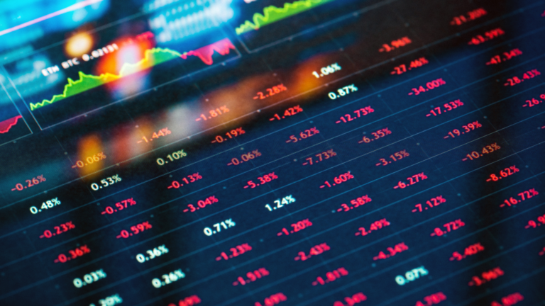 Ibovespa decreased by 0.20% due to pressure from Wall Street, as well as a drop in oil prices and a high dollar value reaching R$ 5,209.