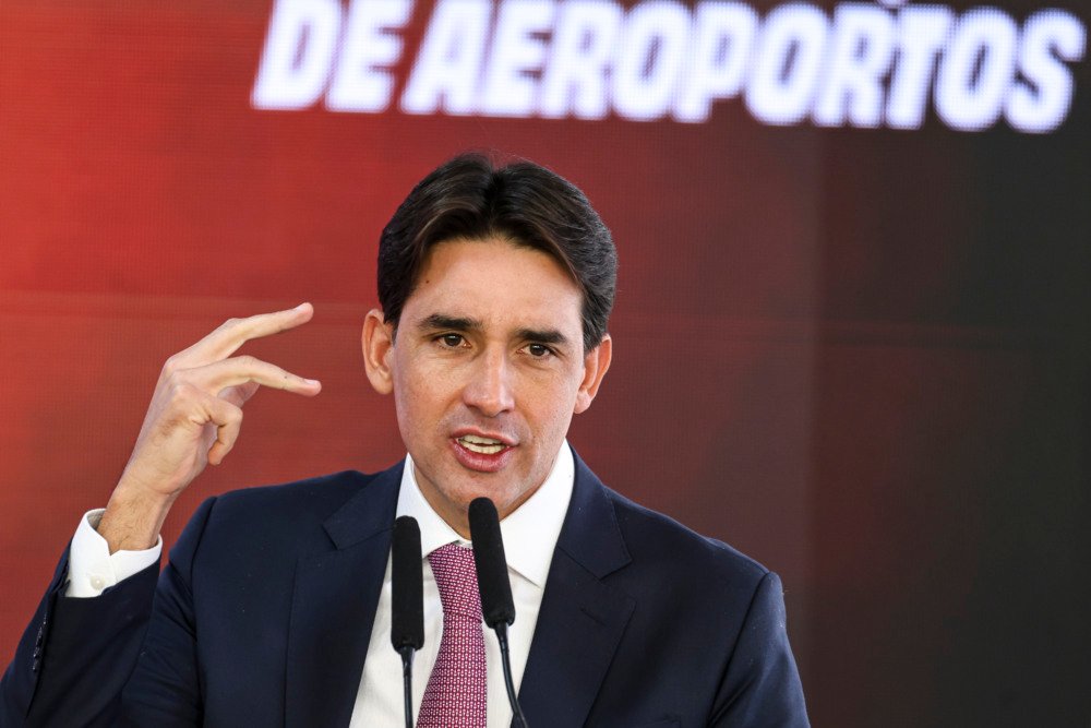 Brasília (DF), 11/02/2026 - O ministro de Portos e Aeroportos, Silvio Costa Filho, participa de cerimônia para anúncio de investimentos para ampliação e modernização de 11 aeroportos do país. Serão beneficiados os aeroportos de Congonhas (São Paulo), Campo Grande (MS), Ponta Porã (MS), Corumbá (MS), Santarém (PA), Marabá (PA), Carajás (PA), Altamira (PA), Uberlândia (MG), Uberaba (MG) e Montes Claros (MG). Foto: Marcelo Camargo/Agência Brasil