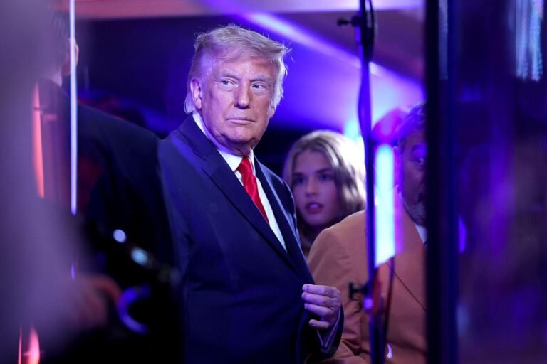 The Trump administration imposes sanctions on Brazilians and companies for laundering money for the PCC in the United States.